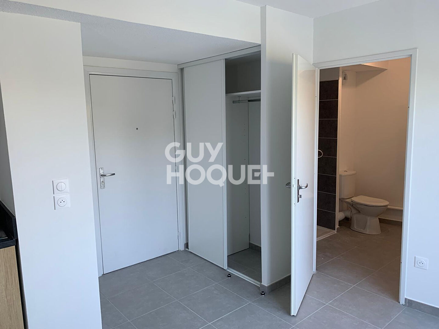 STUDIO RESIDENCE RECENTE: 26.9 m2 AVEC GRAND BALCON