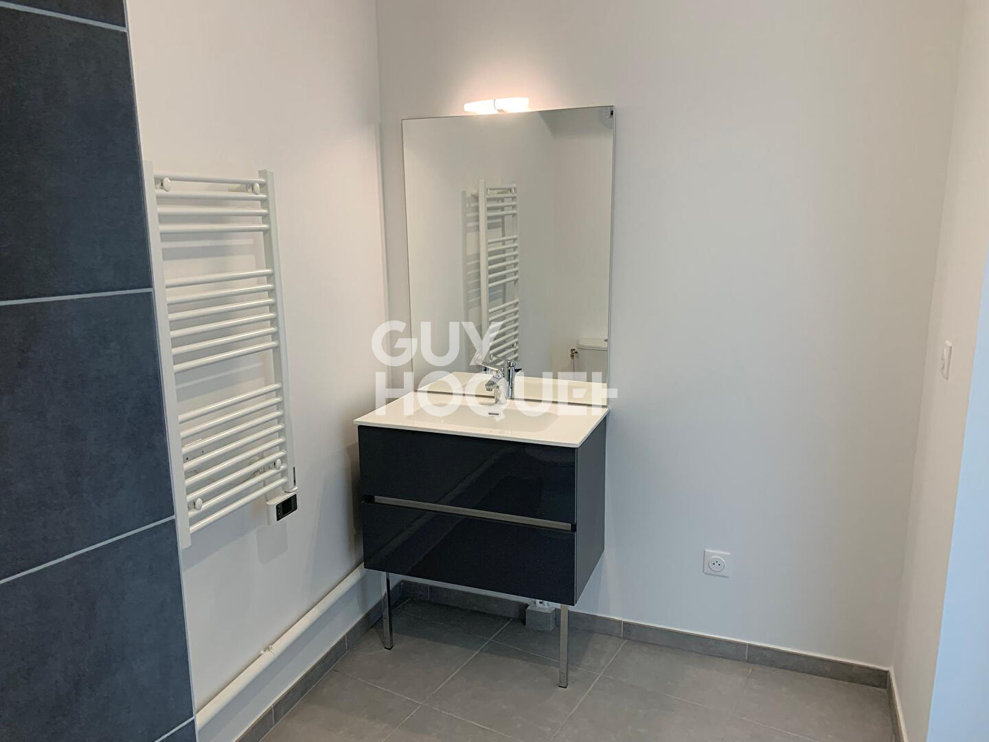 STUDIO RESIDENCE RECENTE: 26.9 m2 AVEC GRAND BALCON