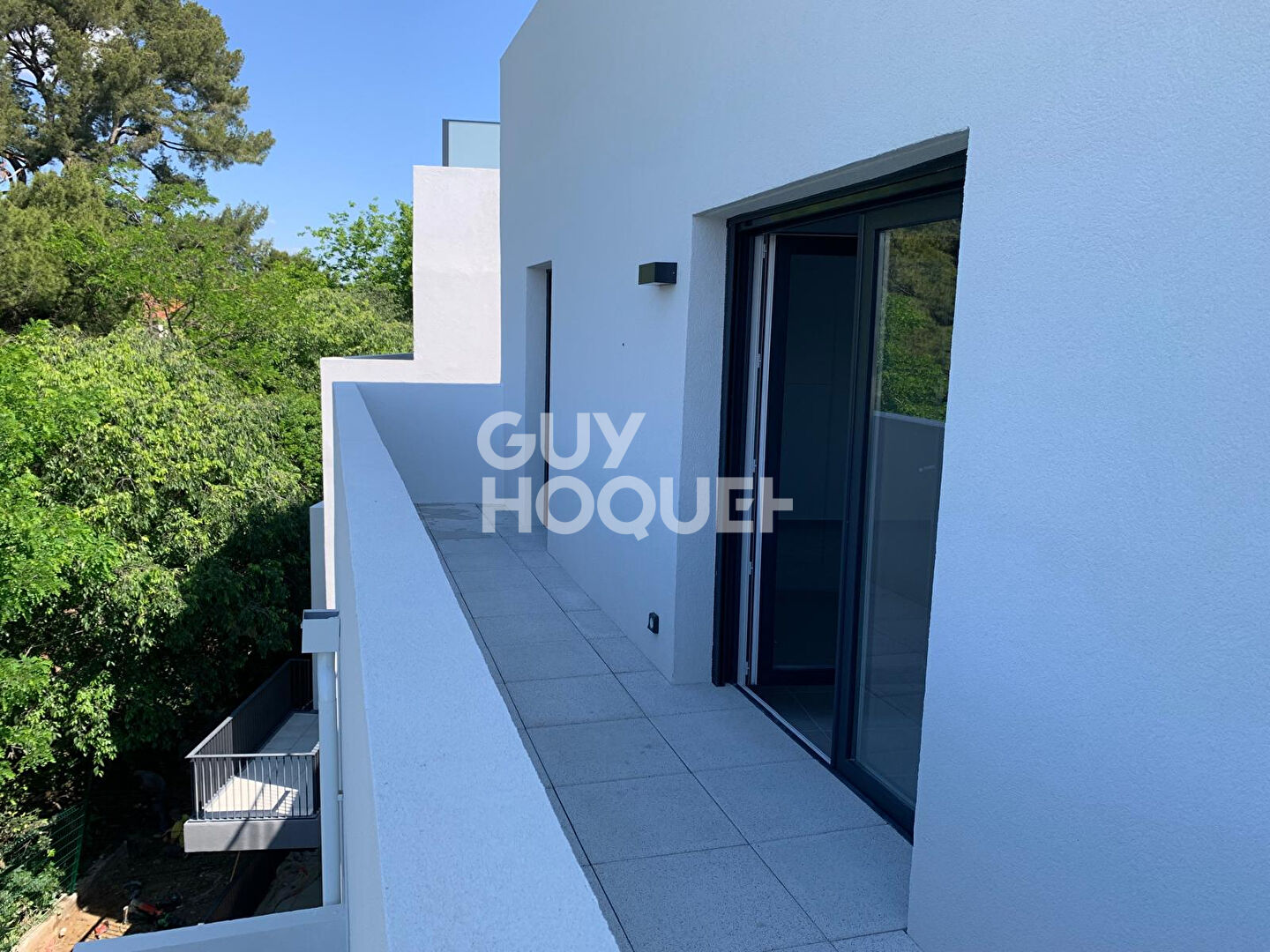STUDIO RESIDENCE RECENTE: 26.9 m2 AVEC GRAND BALCON