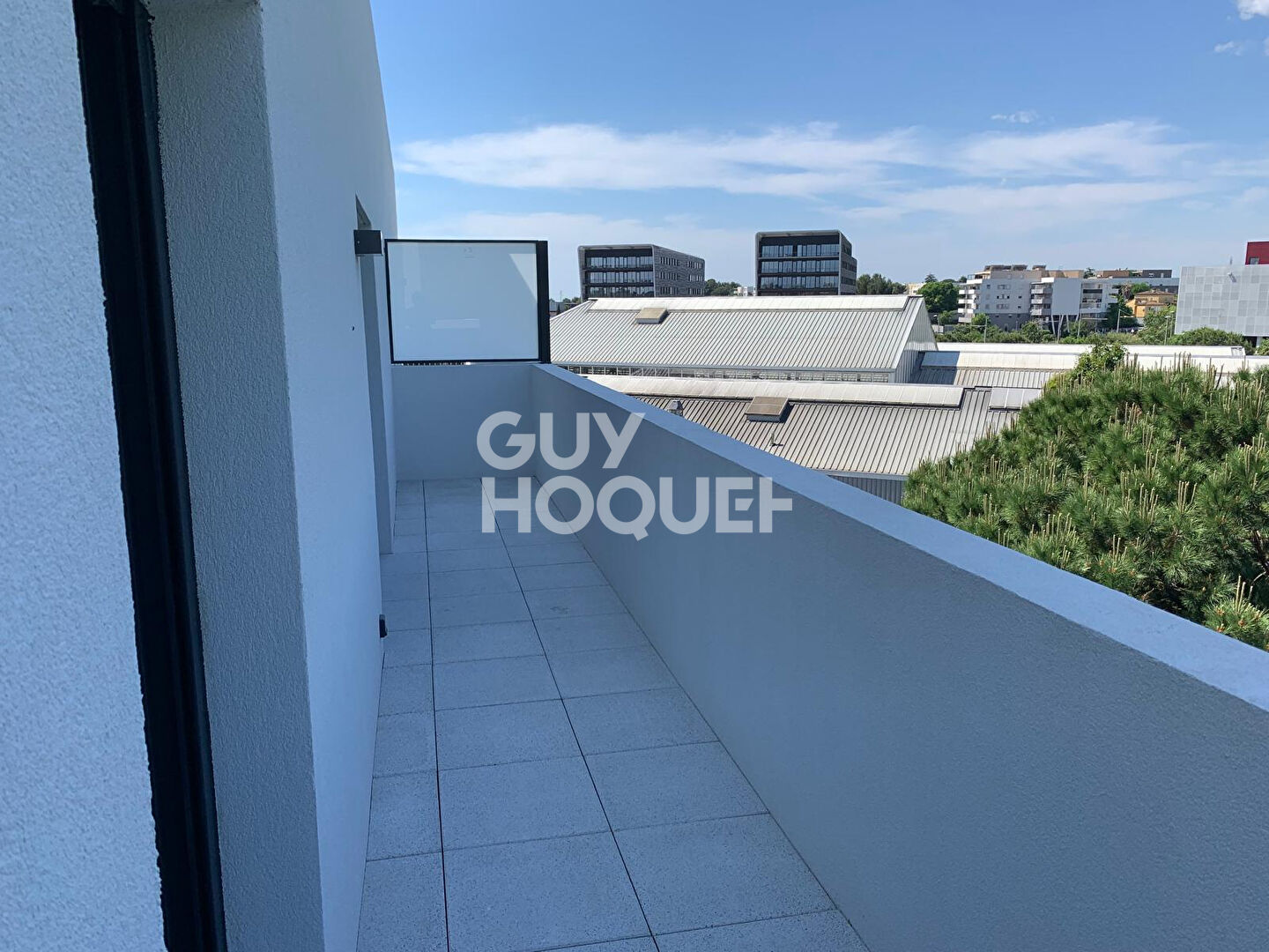 STUDIO RESIDENCE RECENTE: 26.9 m2 AVEC GRAND BALCON