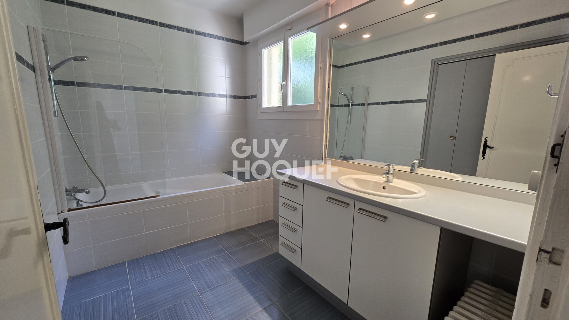 Grande maison familiale 6 pièces,152M2, jardin, véranda, garage mitoyen