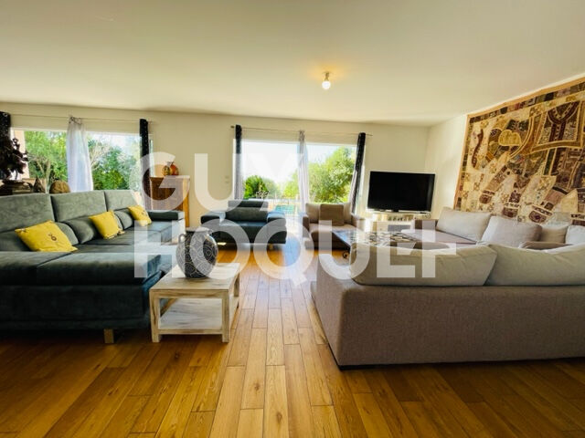 MAGNIFIQUE  VILLA Montpellier 4 chambres sans vis a vis avec vue et piscine