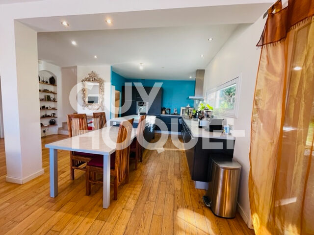 MAGNIFIQUE  VILLA Montpellier 4 chambres sans vis a vis avec vue et piscine