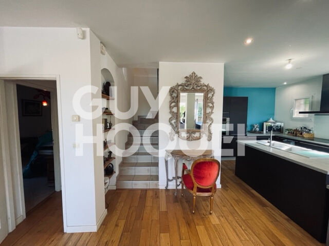 MAGNIFIQUE  VILLA Montpellier 4 chambres sans vis a vis avec vue et piscine