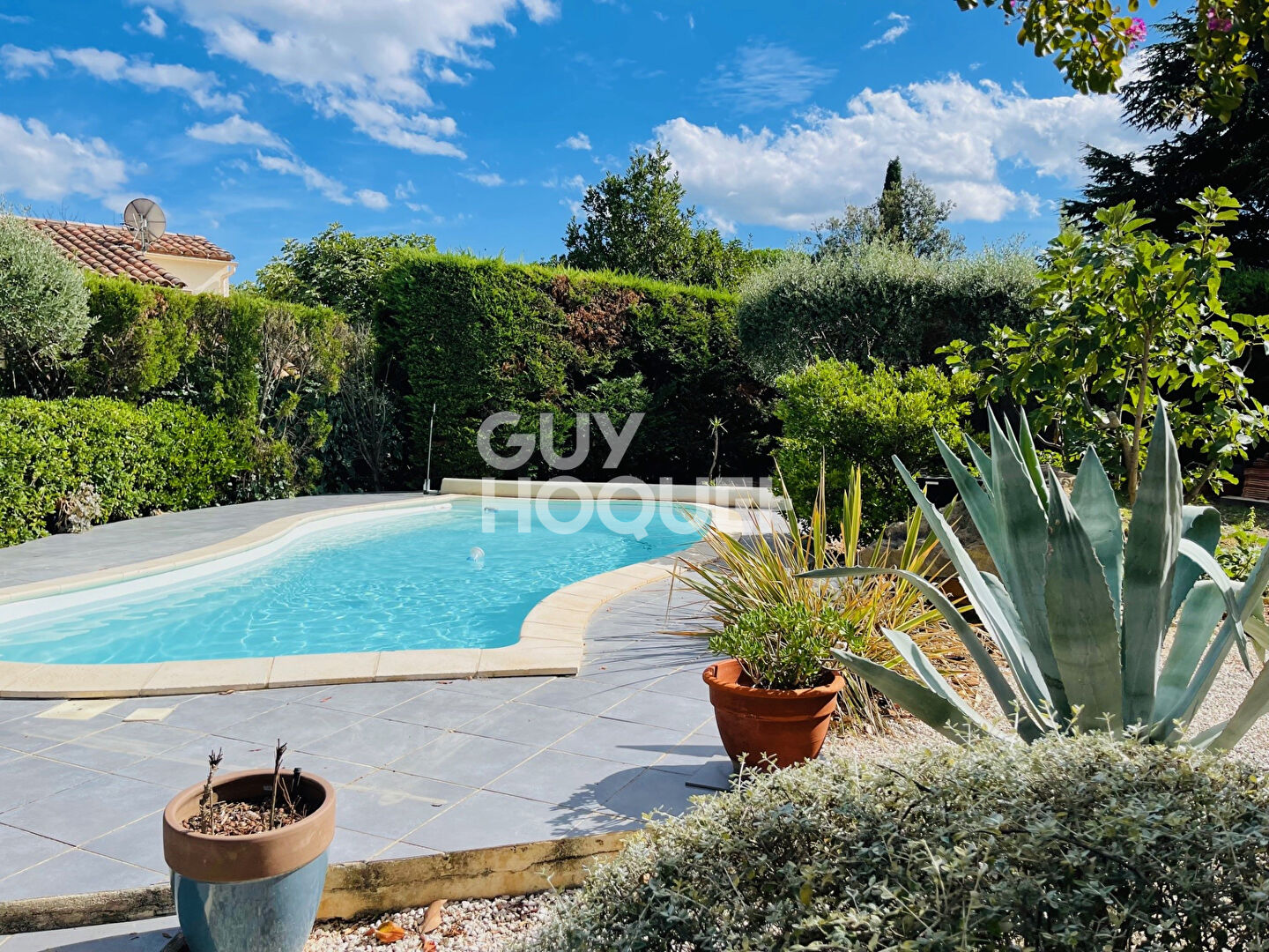 MAISON FAMILIALE 4 CHAMBRES SUR 1500 M² DE TERRAIN - PISCINE