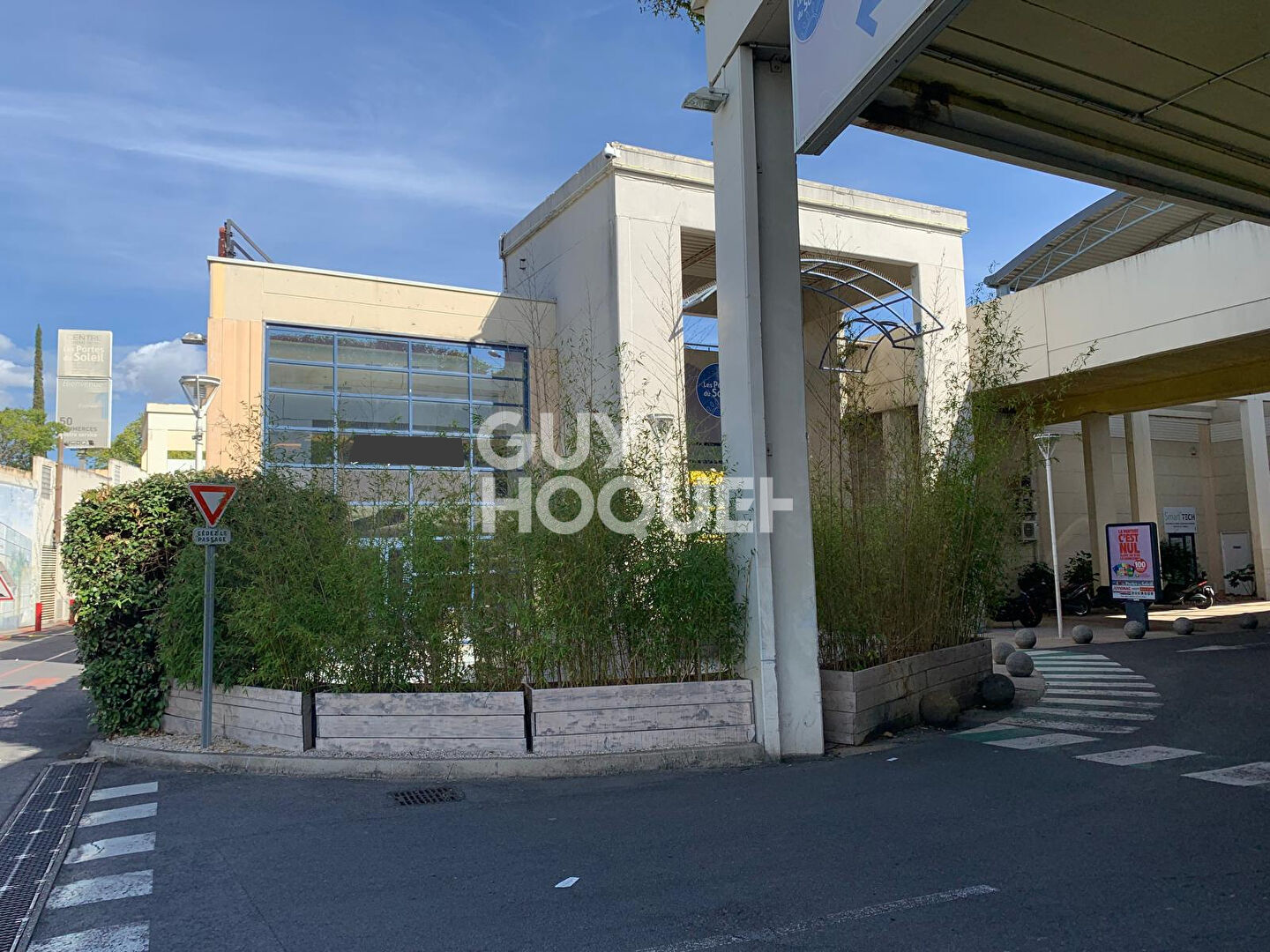 LOCAL ENTREE HYPERMARCHE : IDEAL RESTAURATION !