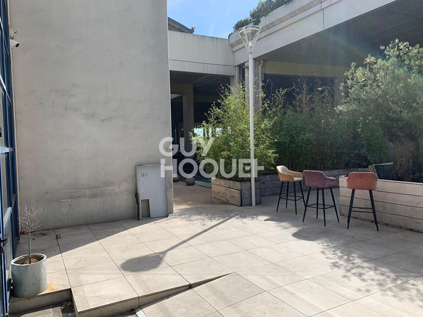 LOCAL ENTREE HYPERMARCHE : IDEAL RESTAURATION !