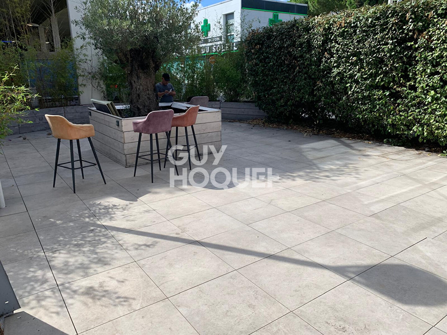 LOCAL ENTREE HYPERMARCHE : IDEAL RESTAURATION !