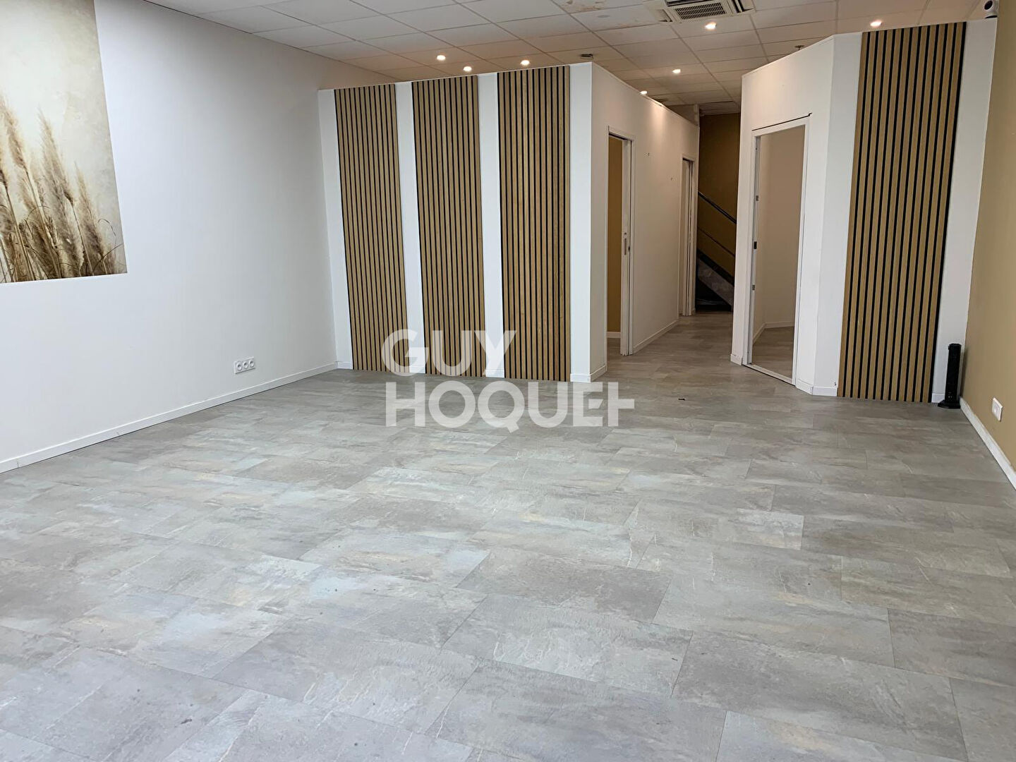 LOCAL COMMERCIAL GALERIE HYPERMARCHE 59 m2 + RESERVE 51 m2