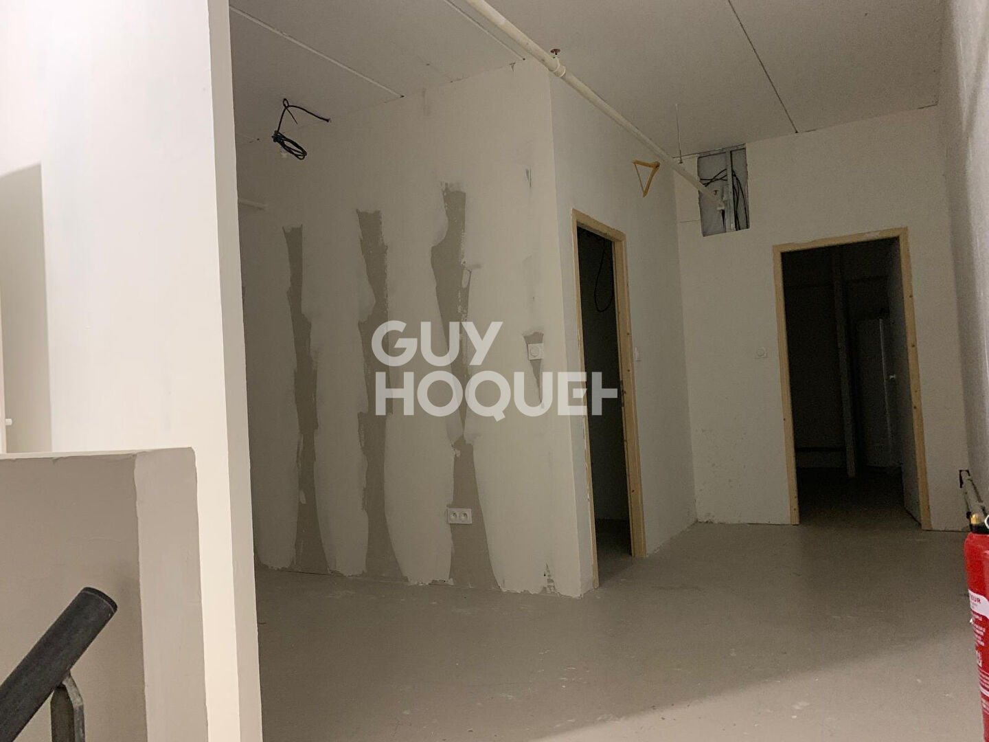 LOCAL COMMERCIAL GALERIE HYPERMARCHE 59 m2 + RESERVE 51 m2