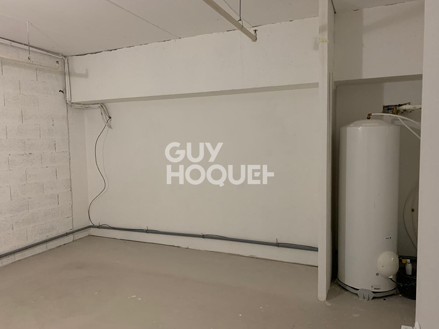 LOCAL COMMERCIAL GALERIE HYPERMARCHE 59 m2 + RESERVE 51 m2