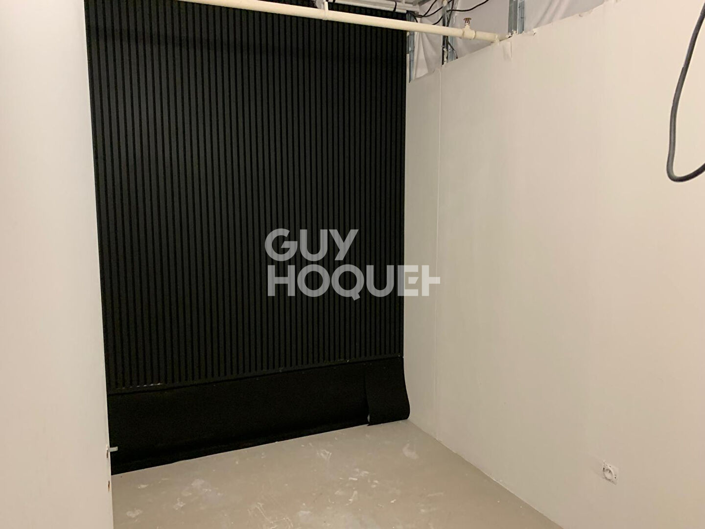 LOCAL COMMERCIAL GALERIE HYPERMARCHE 59 m2 + RESERVE 51 m2