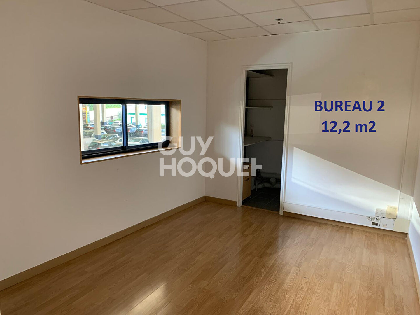 LOCAL 2 BUREAUX GALERIE HYPERMARCHE  37 m2