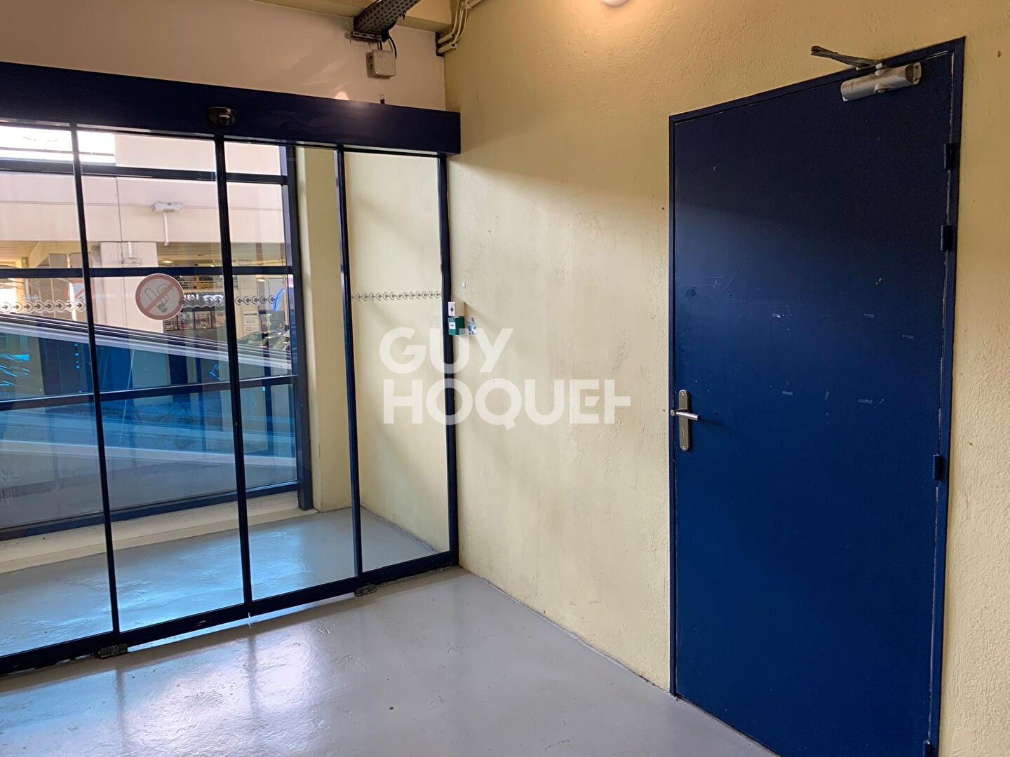 LOCAL 2 BUREAUX GALERIE HYPERMARCHE  37 m2