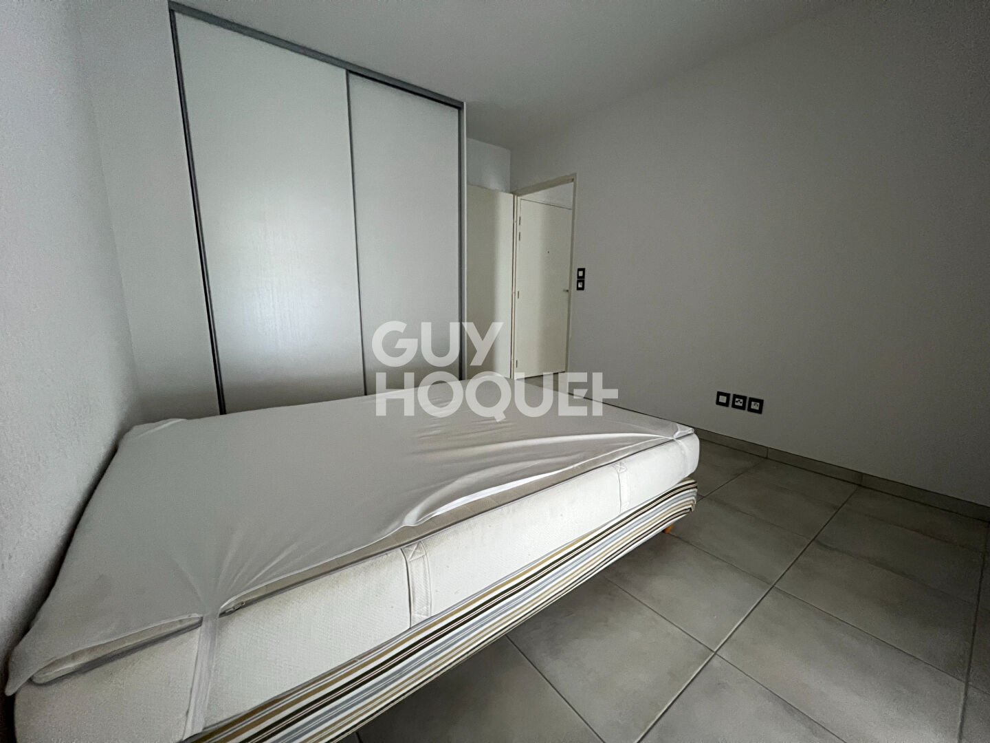 T2 meublé + terrasse + place de parking Vendu Loué