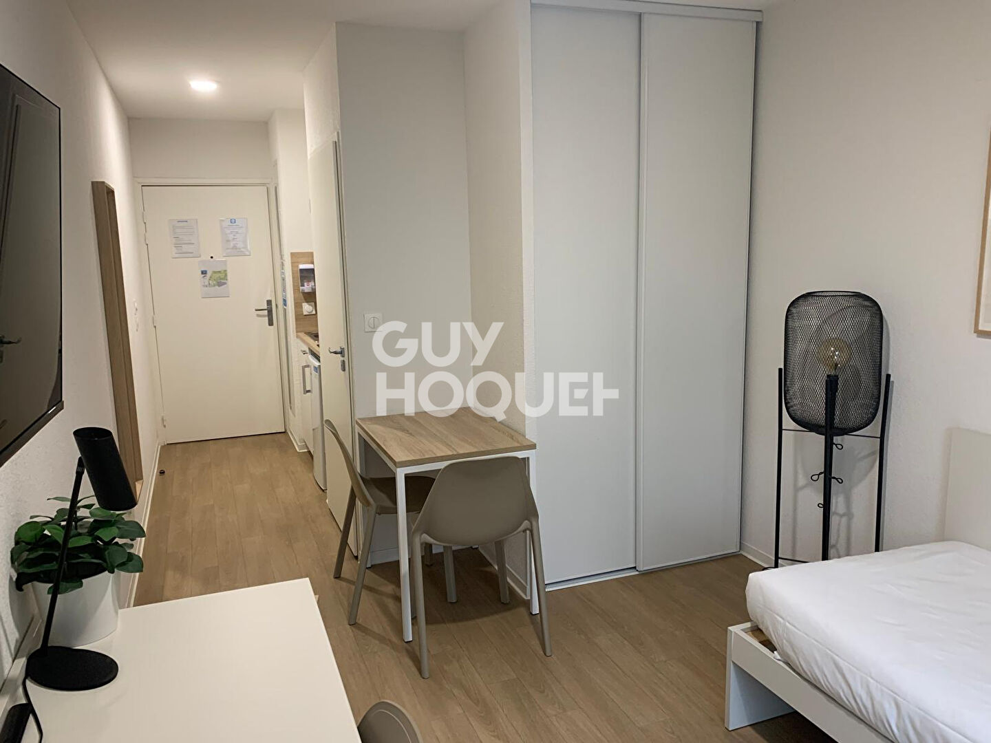 STUDIO MEUBLE RESIDENCE ETUDIANTE MODERNE: ETAT NEUF !