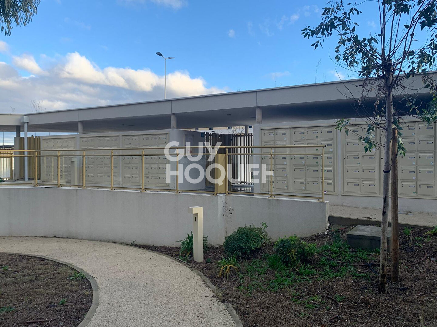 STUDIO MEUBLE RESIDENCE ETUDIANTE MODERNE: ETAT NEUF !