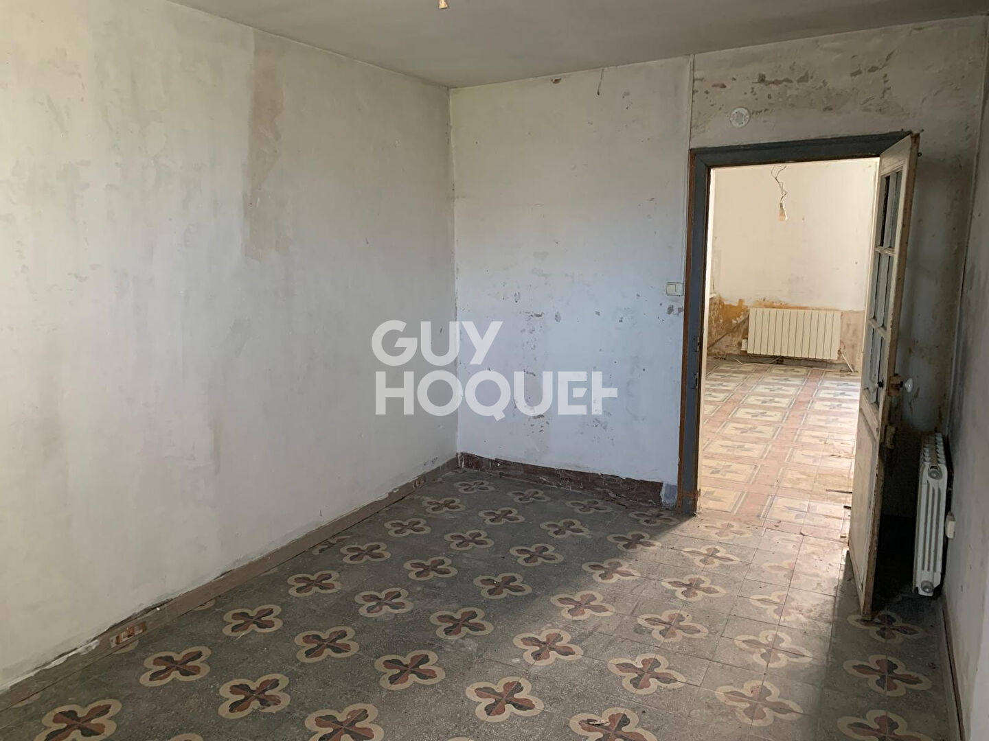 Maison de ville à restaurer : 51.33 m2 + Grenier 54 m2 + garage 53 m2