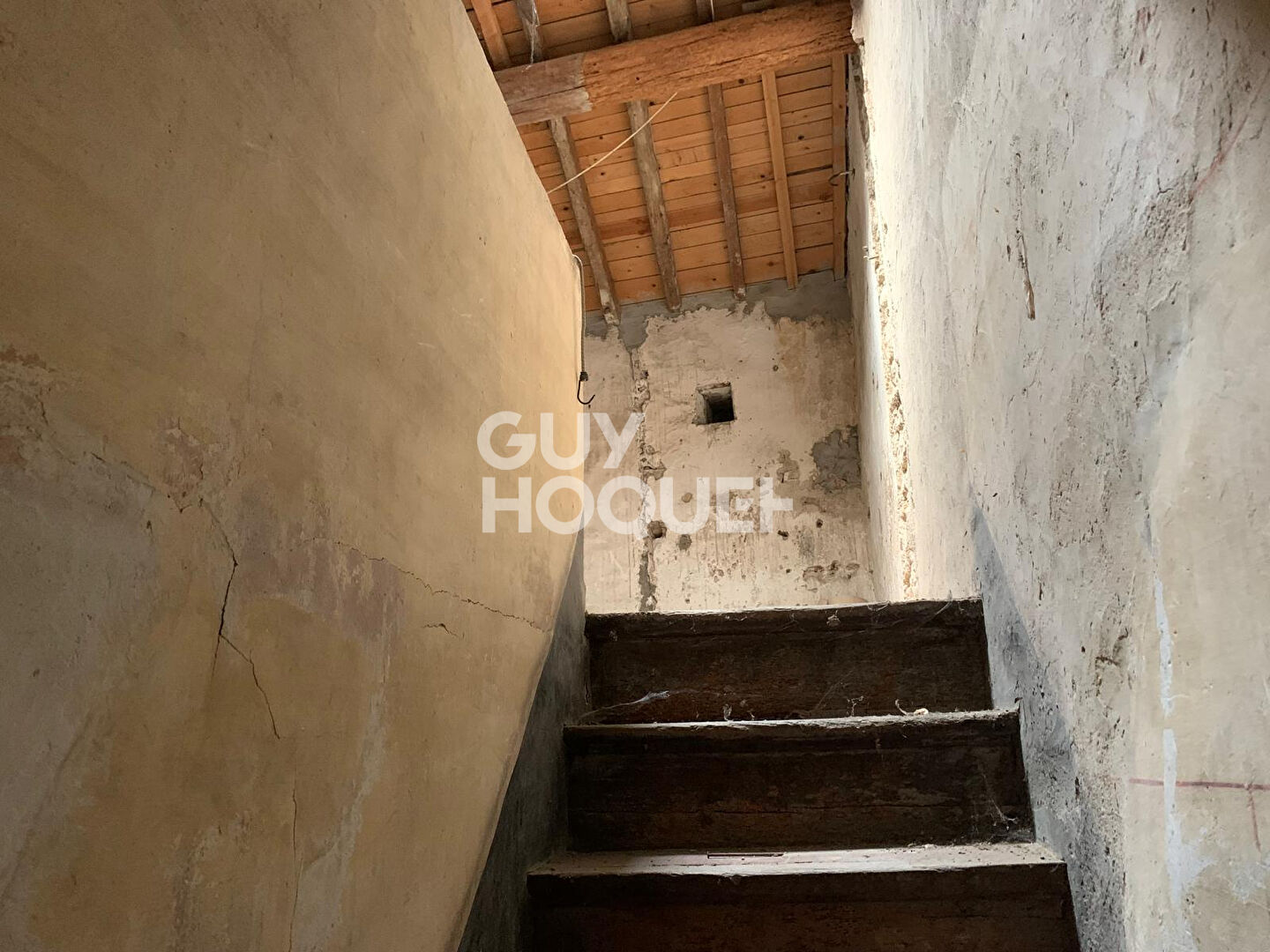 Maison de ville à restaurer : 51.33 m2 + Grenier 54 m2 + garage 53 m2