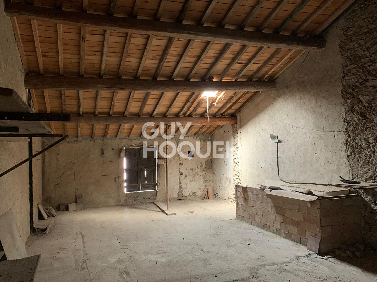 Maison de ville à restaurer : 51.33 m2 + Grenier 54 m2 + garage 53 m2