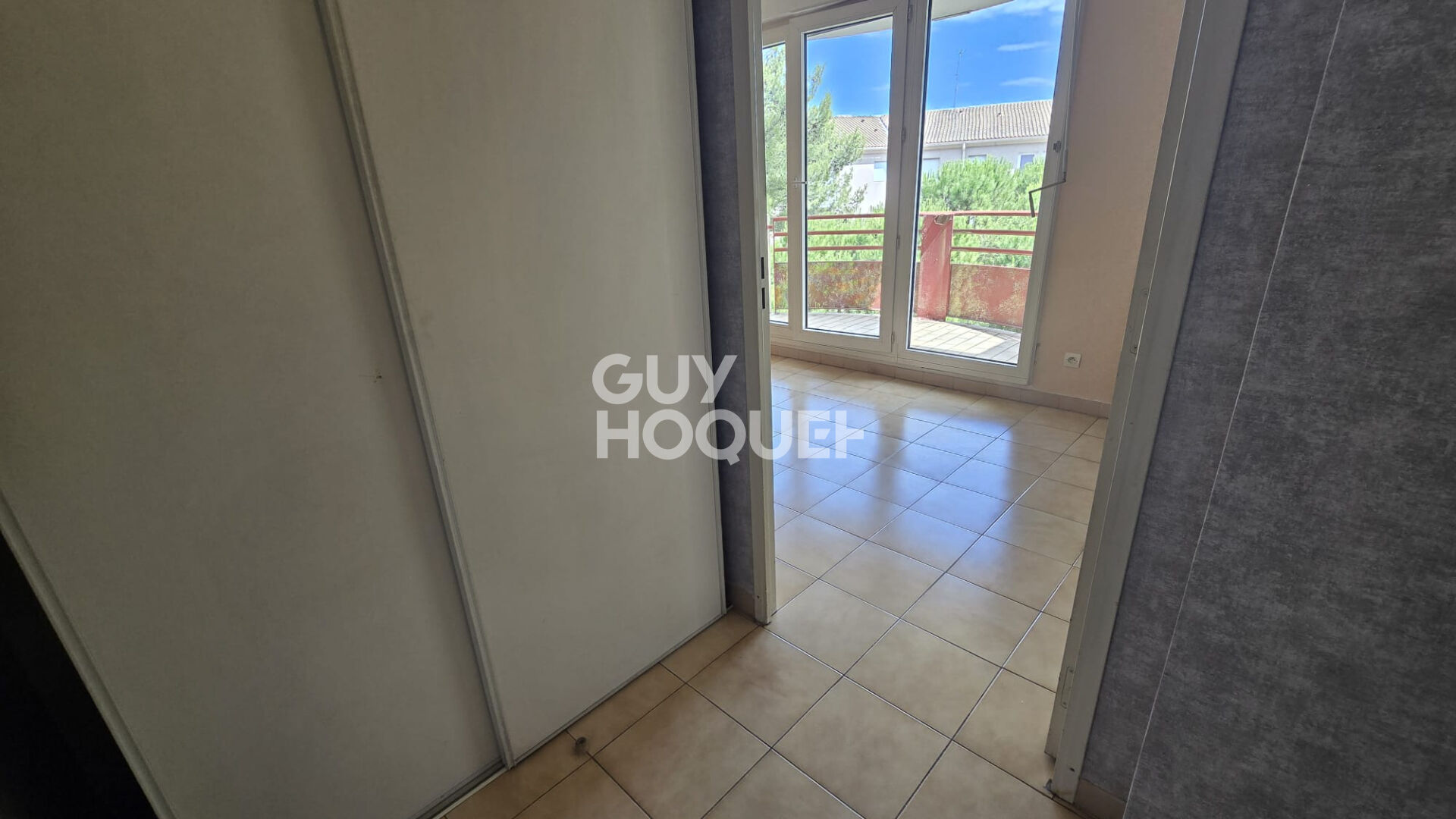 Grand studio 30 M2 avec terrasse et parking  dans résidence de qualité