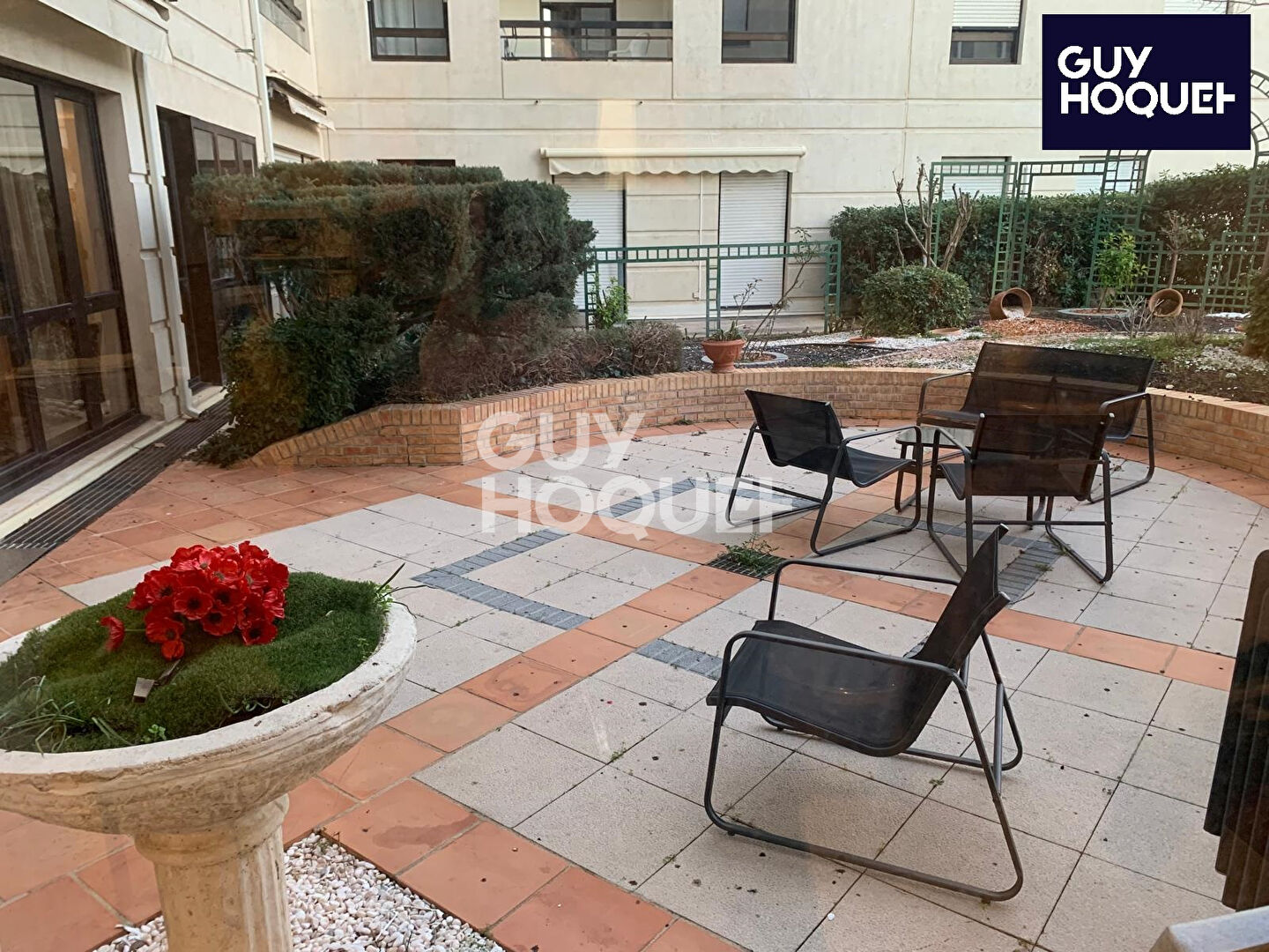 RARE :  A LOUER STUDIO MEUBLE RESIDENCE SENIOR