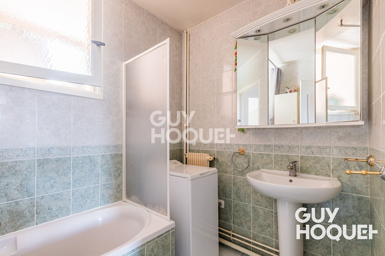 VENTE : appartement F4 (70 m²) à ATHIS MONS avec CAVE et Parking