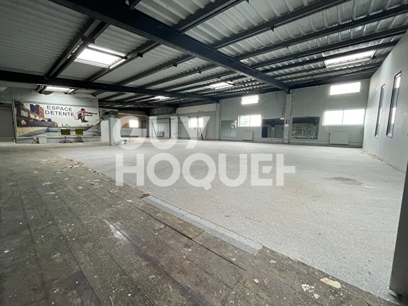 Local d'Activité Idéalement situé - Divisible.