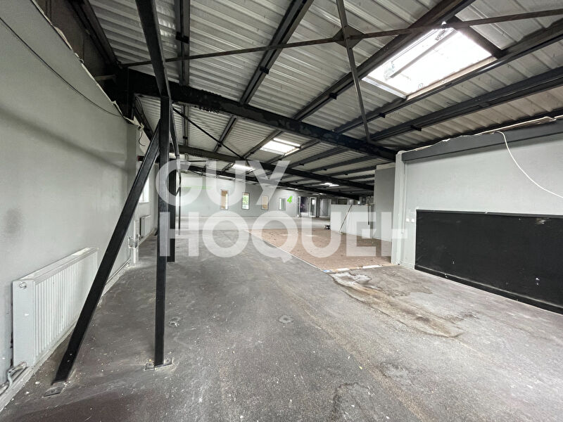Local d'Activité Idéalement situé - Divisible.