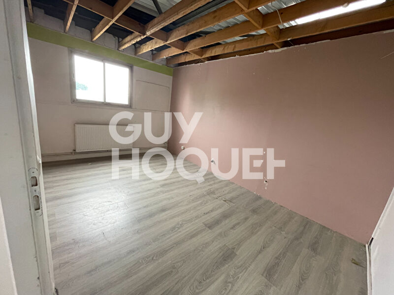 Local d'Activité Idéalement situé - Divisible.