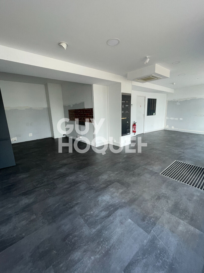 LOCAL COMMERCIAL AVEC FORTE VISIBILITE