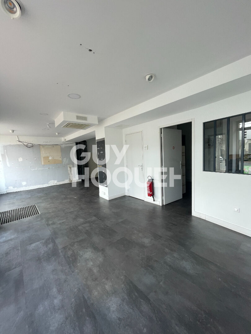 LOCAL COMMERCIAL AVEC FORTE VISIBILITE