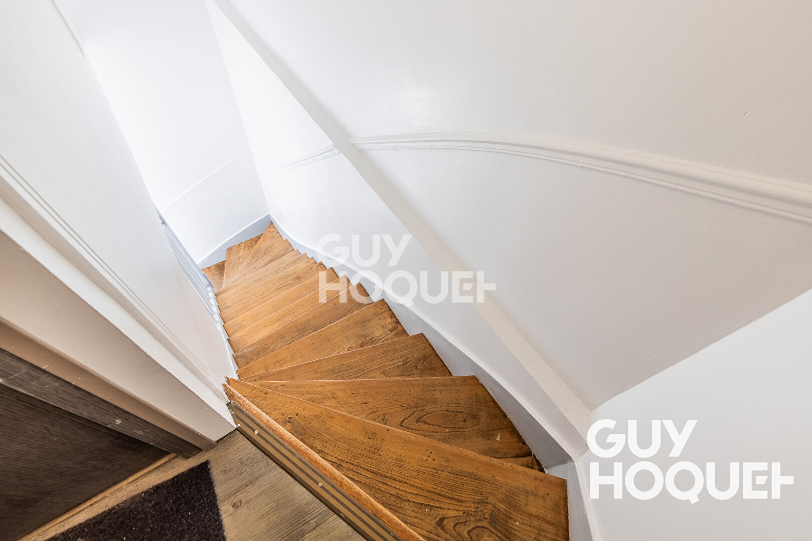 CENTRE-VILLE: Immeuble de rapport à 8 minutes de la gare RER