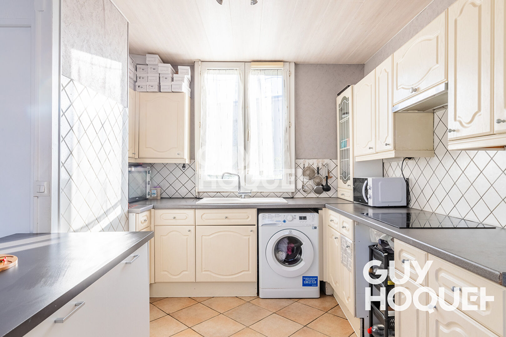 CENTRE-VILLE: Immeuble de rapport à 8 minutes de la gare RER