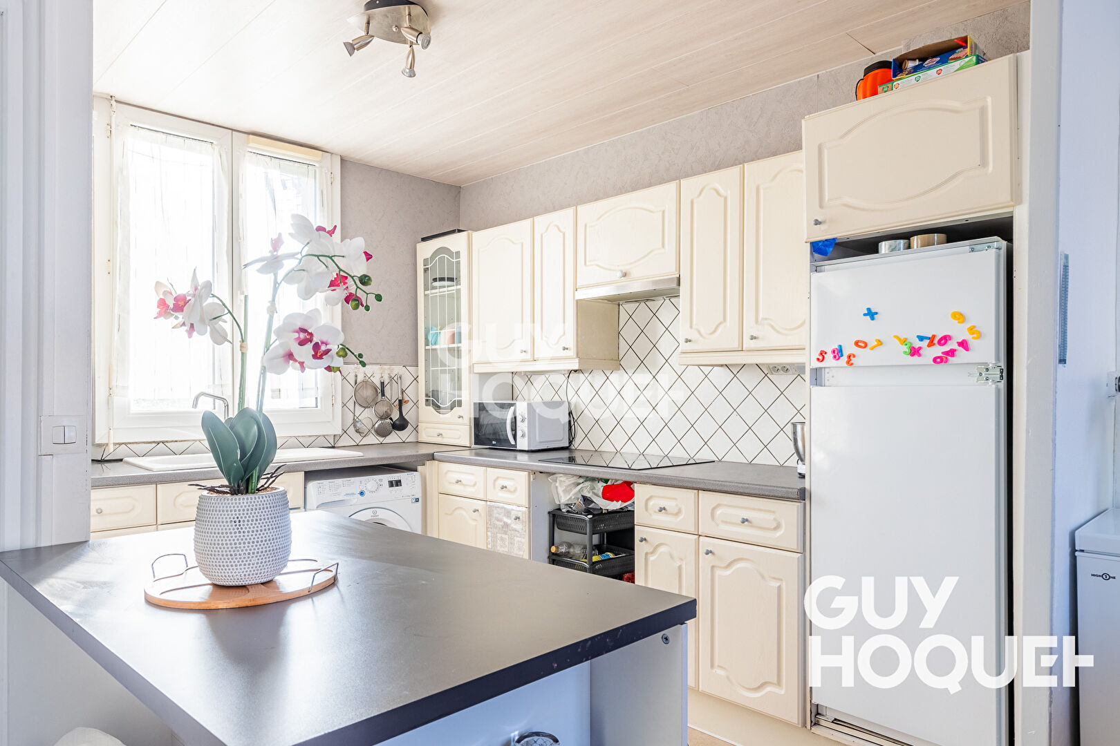 CENTRE-VILLE: Immeuble de rapport à 8 minutes de la gare RER