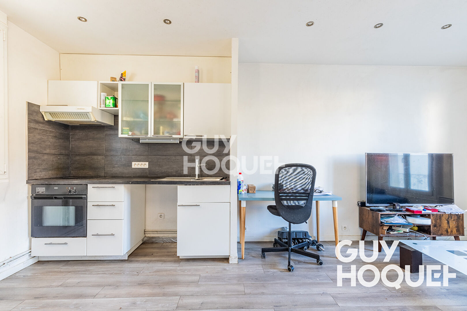 CENTRE-VILLE: Immeuble de rapport à 8 minutes de la gare RER