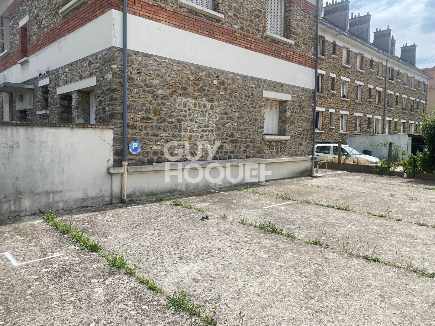 PROCHE GARE DE JUVISY : Place de parking dans le Val d'Athis Mons - Opportunité d'investissement