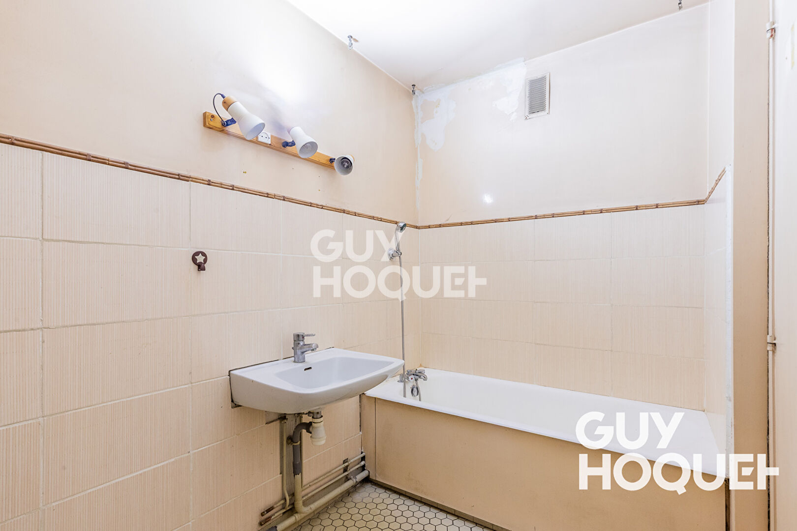 À vendre : Appartement 3 pièces à Athis Mons a Rénover