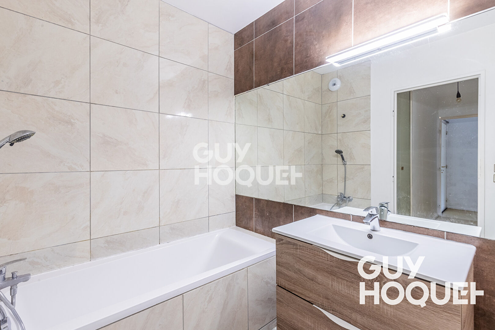 Appartement 2 pièces à Athis Mons 46m2 Centre ville RAVALEMENT NEUF