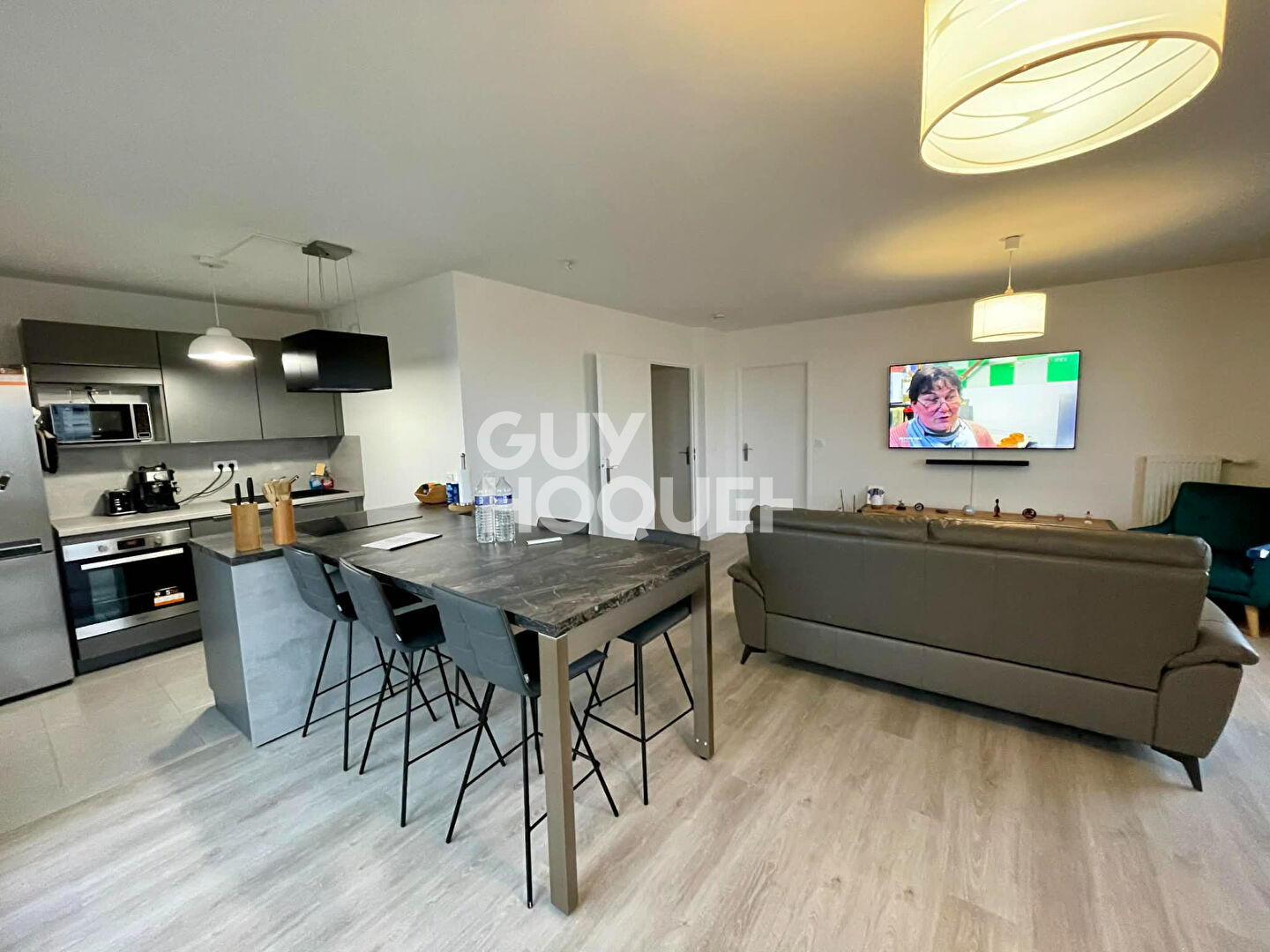 ATHIS-MONS ? Appartement F4 récent avec balcon et grande terrasse