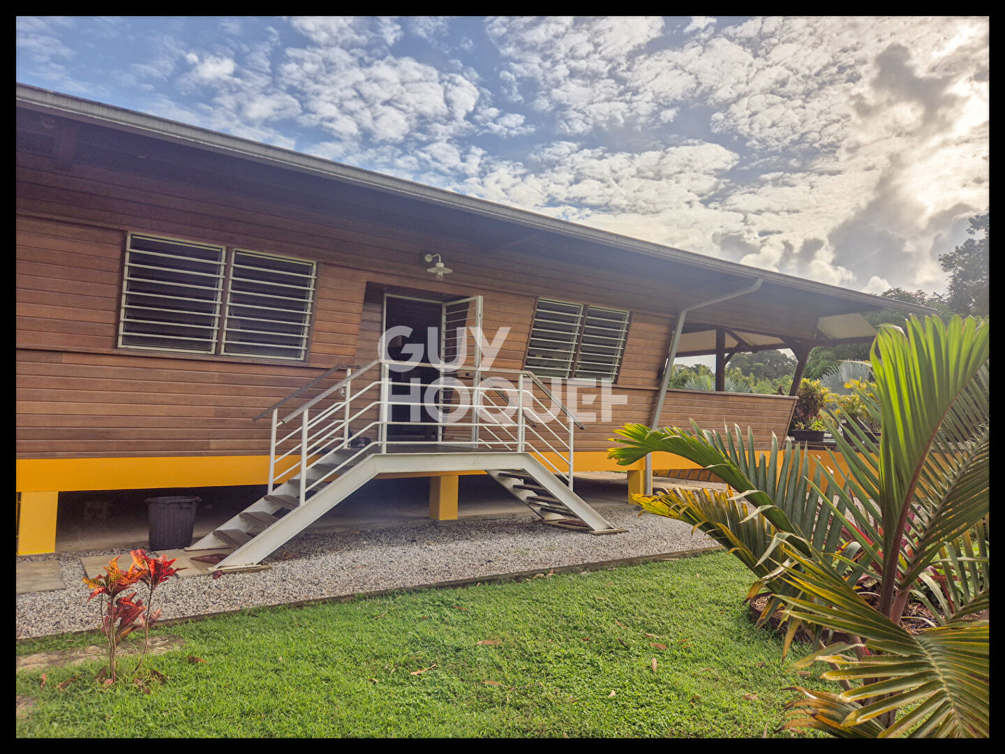 Villa meublée de Charme avec Piscine et Jardin à 10 minutes de Kourou