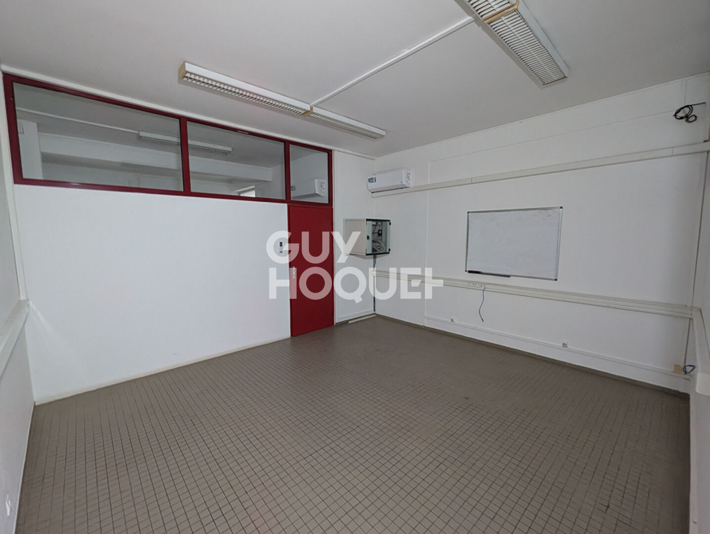 Local commercial Cayenne 68.5 m2