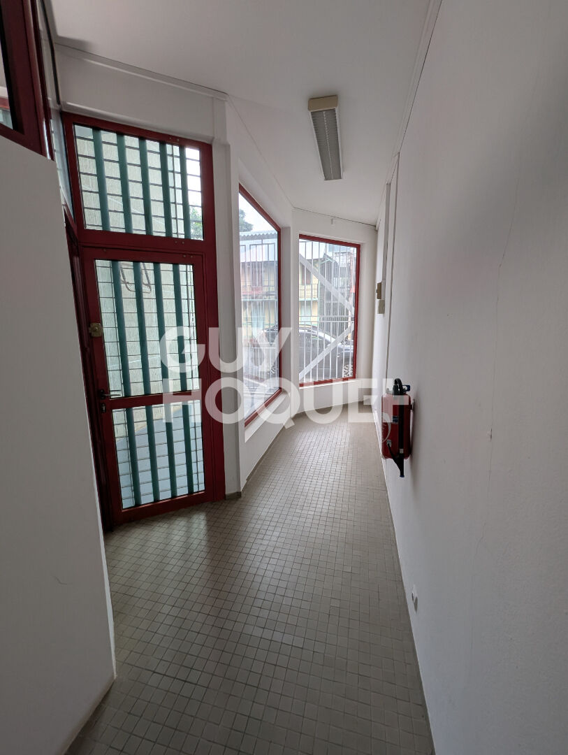 Local commercial Cayenne 68.5 m2