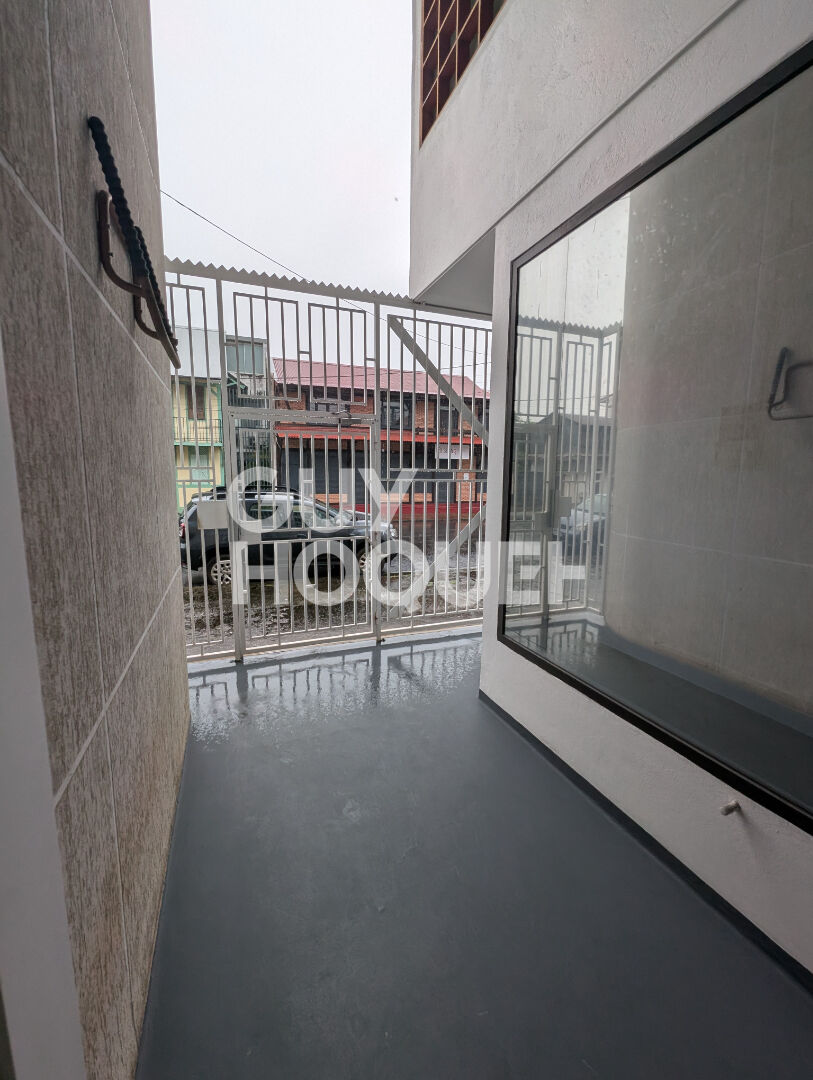 Local commercial Cayenne 68.5 m2