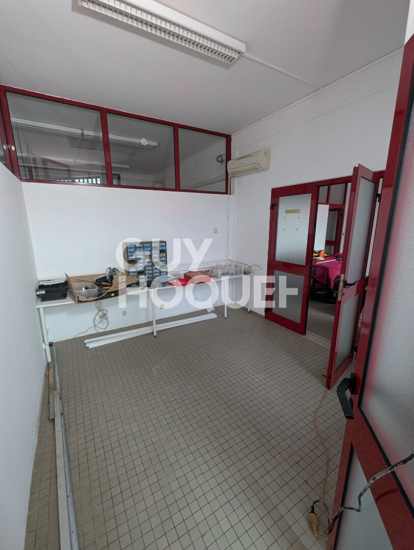 Local commercial Cayenne 68.5 m2