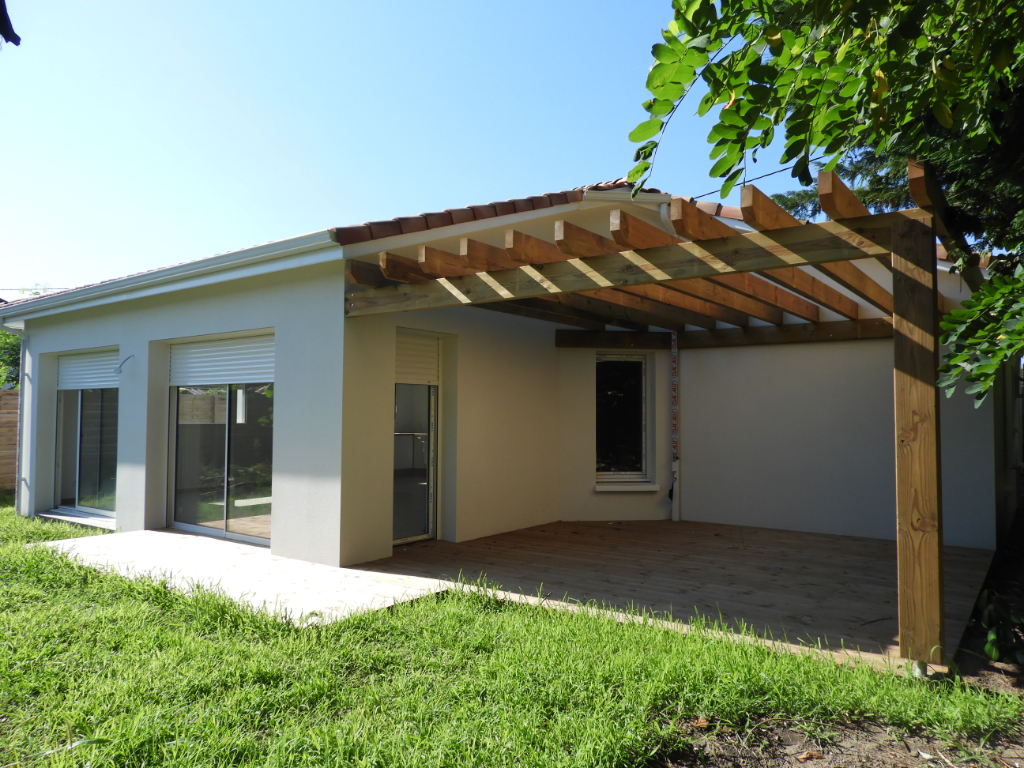Villa neuve 3 chambres sur 450 m² de terrain.