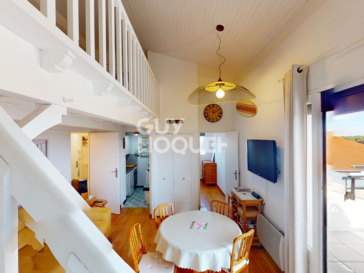 Superbe Duplex en Dernier Étage - Vue sur les Pins