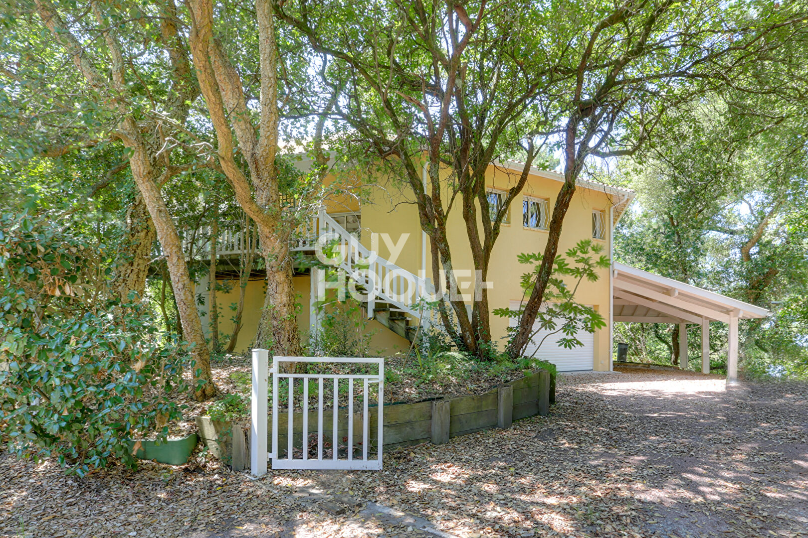 Grande villa atypique au golf de Seignosse