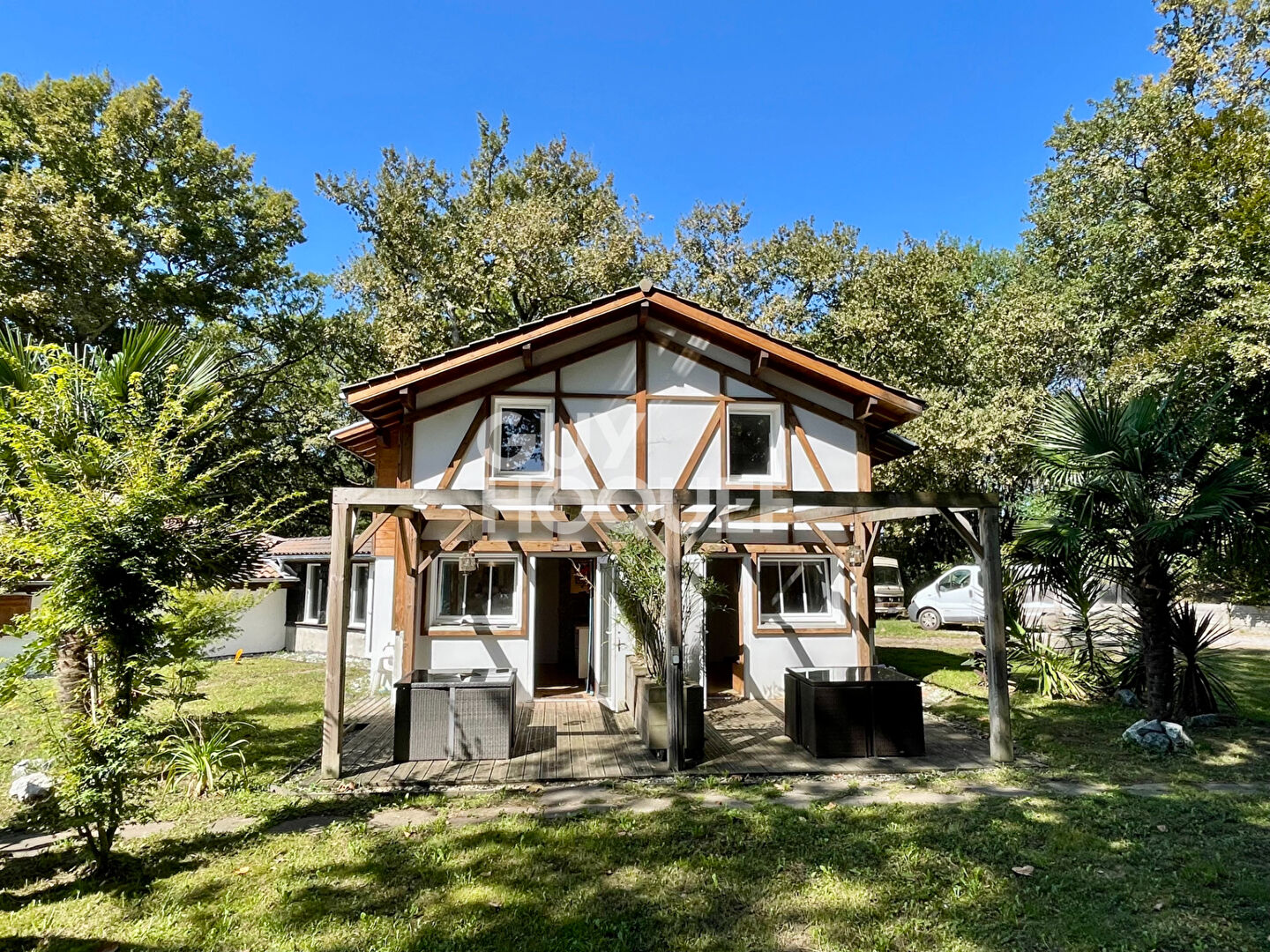 Ensemble immobilier en pleine nature à Saubion