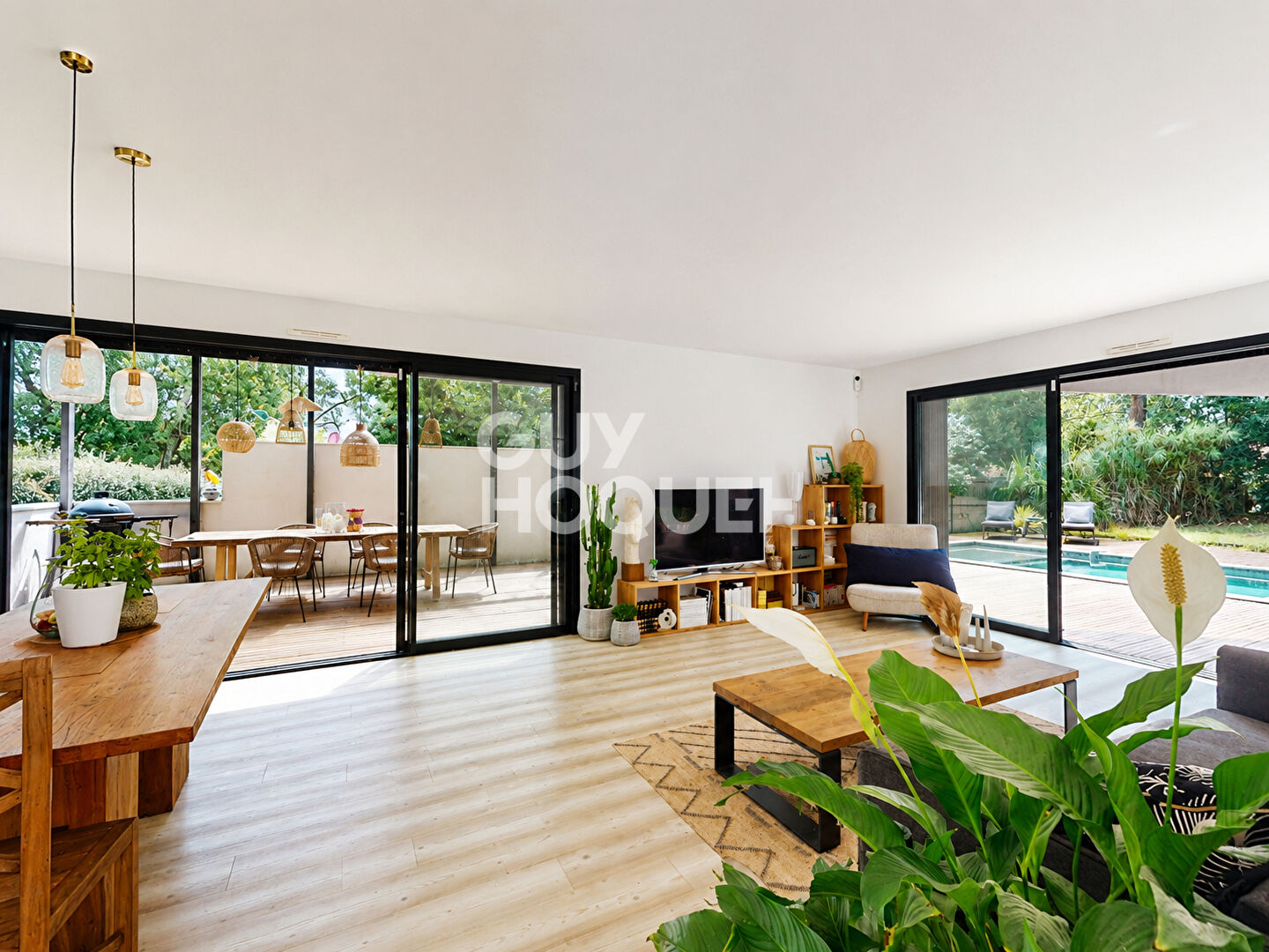 Villa d'architecte contemporaine avec piscine